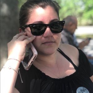 Meet your Posher, Laura